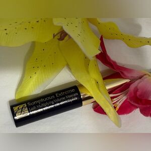 New! Never used! Trial Size Estée Lauder Sumptuous Extreme Mascara!